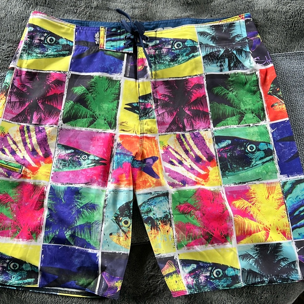 NWT Men’s Salt Life Boardshorts - Size 36 - Multi Color Fish and Palm Tree Print
